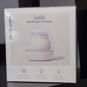 Vanity Planet LEDA Face Brush